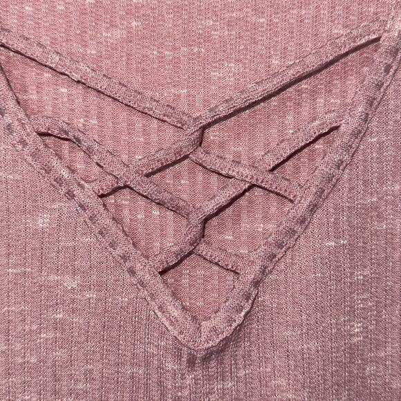 Almost Famous pink v neck top women’s size XL - Picture 5 of 9